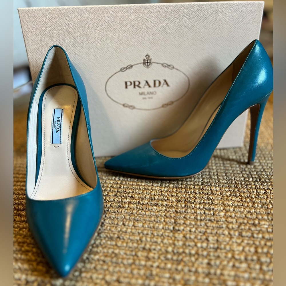 Prada capretto basic teal leather pumps size 37.5